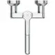 Wandarmatur in Chrom von Ideal Standard mit zwei Auslässen und einem zentralen Hebel zur Einstellung der Wassertemperatur.